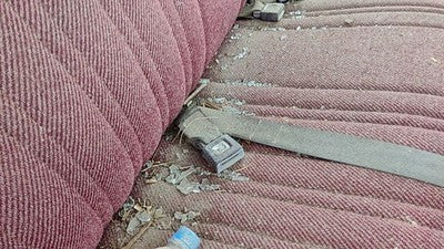 1983 Gmc Sierra C3500 Passenger Right Front Seat Belt Buckle Receiver Oem Red