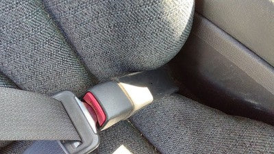 00-05 Chevy Cavalier Passenger Right Front Seat Belt Buckle Receiver Gray 12C