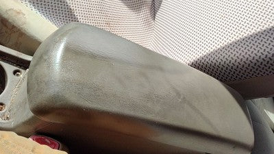 04-05 New Style Malibu Center Console Lid Only Arm Rest Fold Down Neutral 52E