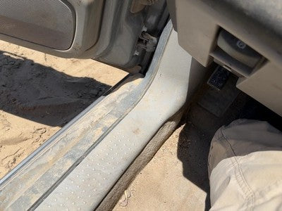 2004 Cadillac Srx Driver Left Lower Kick Trim Panel Oem Gray 132