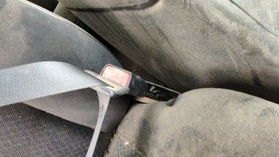 2002-2003 Jeep Liberty Passenger Right Front Seat Belt Buckle Receiver Gray M5dv