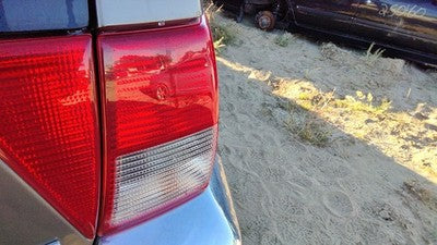 2004 2005 Mitsubishi Endeavor Passenger Right Tail Light Brake Lamp Oem Rear