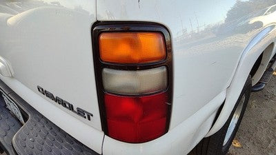 2000-2003 Chevy Suburban Passenger Right Tail Light Brake Lamp Oem Rear 19168991