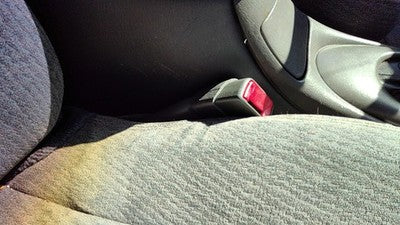2000-02 Oldsmobile Intrigue Passenger Right Front Seat Belt Buckle Receiver Gray