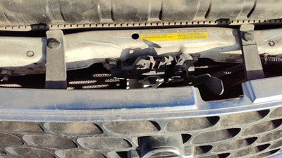 2000-2006 Nissan Sentra Hood Latch Assembly With Bracket Oem 625004Z430