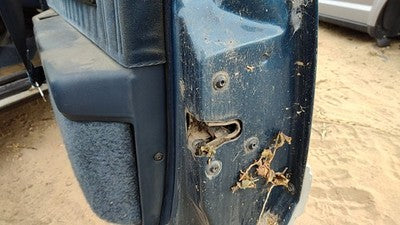 89 Olds Cutlass Calais Passenger Right Front Door Latch With Rods/Cables 2 Door