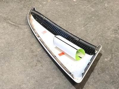 13 Ford Mustang Passenger Right Rear Quarter Moulding Air Vent Intake Cowl White