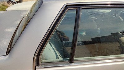 1986-91 Olds 88 Passenger Right Rear Vent Window Back Door Glass With Frame Oem