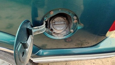 1995-1996 S10 Blazer Fuel Filler Neck Assembly With Gas Cap Oem 15712084
