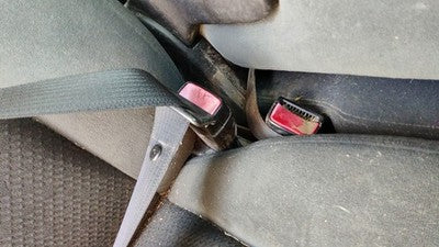 07-14 Silverado 2500 Passenger Right Front Seat Belt Buckle Receiver Ebony 19D