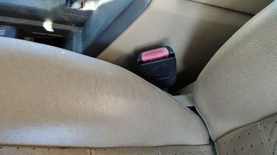2005-2006 Land Rover Lr3 Driver Left Front Seat Belt Buckle Receiver Oem Tan