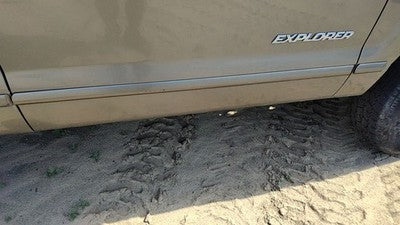 02-10 Ford Explorer Passenger Right Front Moulding From Door Trim Strip Gold Tk