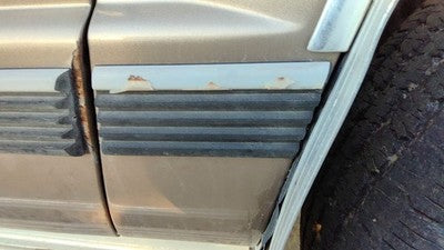 1992-1999 Chevy Suburban Passenger Right Moulding From Fender Oem Trim Strip