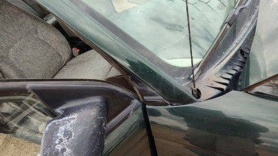 Saturn Sl1 Passenger Right Rear Moulding On A Pillar Oem Green