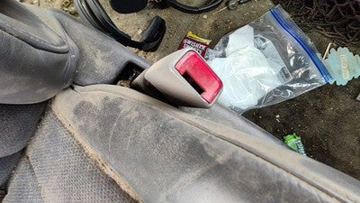 01-03 Chevy Venture Passenger Right Front Seat Belt Buckle Receiver Oem Gray 14D