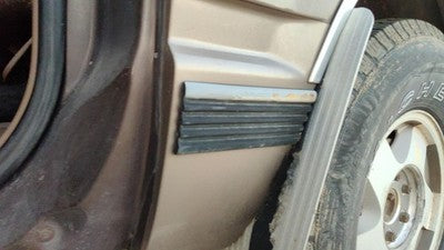 1994 Chevy Suburban Driver Left Rear Moulding On Quarter Panel Oem