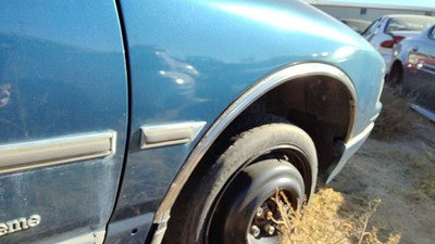 1988-1991 Olds Cutlass Cierra Passenger Right Front Fender Oem Blue 12398096