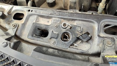 2007-2009 Chevy Equinox Hood Latch Assembly With Bracket Oem 89025456