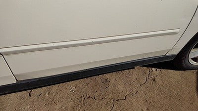 04-08 New Style Malibu Passenger Right Front Moulding From Door Trim White 40U