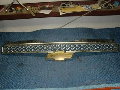 2008-2014 Chevy Suburban Grille Chrome Upper Oem 22830012