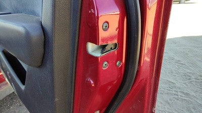 2003-2004 Mitsubishi Outlander Passenger Right Front Door Latch With Rods/Cables