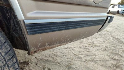 1994 Chevy Suburban Driver Left Rear Moulding On Quarter Panel Oem