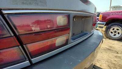 1998-2004 Buick Park Ave Center Tail Light Oem Lid Mounted Brake Lamp 16525987