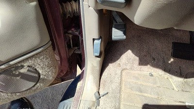 1999 Gmc Yukon Driver Left Lower Kick Trim Panel Oem Tan 522