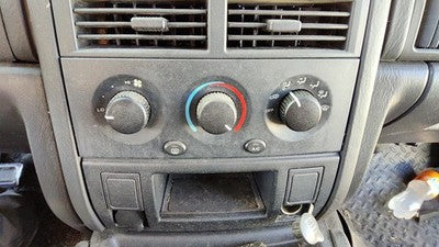 99-04 Jeep Grand Cherokee Temperature Control Module In Dash Heater Ac Head Unit
