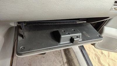 07-09 Grand Vitara Xl-7 Glove Box Assembly Complete Door With Latch Oem Gray