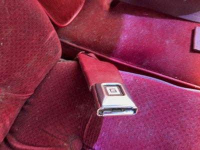 1986 Olds 88 Passenger Right Front Seat Belt Buckle Receiver Oem Red