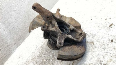 1996-98 Suzuki Sidekick Driver Left Front Spindle Steering Knuckle With Hub 1.8L