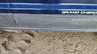 03-04 Jeep Grand Cherokee Passenger Right Front Moulding From Door Trim Strip