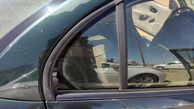 1996-2000 Saturn Sl1 Passenger Right Rear Vent Window Back Door Glass With Frame