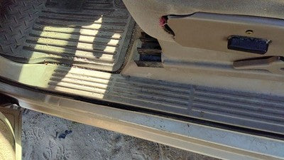 04 Silverado 1500 Passenger Right Lower Sill Step Moulding 52D Tan Extended Cab