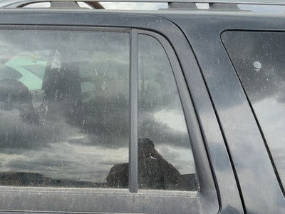 98-02 Expedition Driver Left Rear Vent Window Back Door Glass With Frame Oem