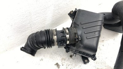 05-09 Tucson Complete Air Intake Cleaner Filter Box Housing With Tube 2.7L