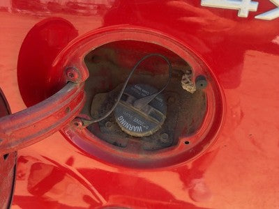 1999-2000 Jeep Grand Cherokee Fuel Filler Neck Assembly With Gas Cap Oem