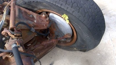 1971-1989 Gmc 2500 Driver Left Front Spindle Steering Knuckle With Wheel Hub 4X2