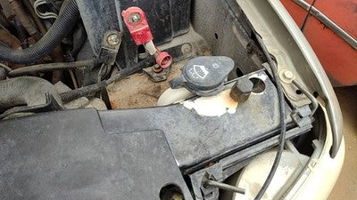 99-06 Silverado 2500 Windshield Washer Fluid Reservoir With Pump Oem Wiper Tank