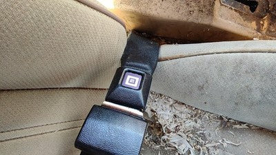 1985 Pontiac Sunbird Passenger Right Front Seat Belt Buckle Receiver Oem