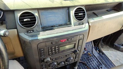 2005-2006 Land Rover Lr3 Trim Bezel Around Radio Surround Dash Panel Oem