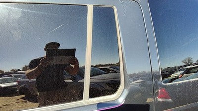 2005-2009 Land Rover Lr3 Driver Left Rear Vent Window Back Door Glass With Frame