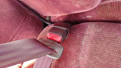1995 Chevy Lumina Passenger Right Front Seat Belt Buckle Receiver Oem Red