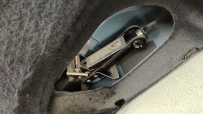 2005 Mazda 3 Jack Assembly With Tool Kit Oem Spare