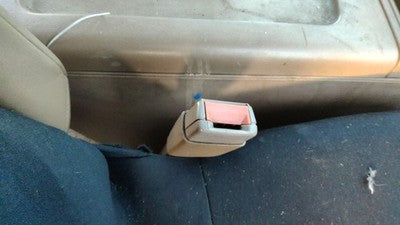 1994 Chevy Suburban Passenger Right Front Seat Belt Buckle Receiver Oem Tan