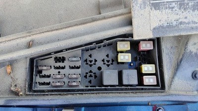 1989 Olds Cutlass Cierra Engine Fuse Box Power Distribution Panel Oem 2.8L
