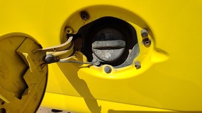 1998-2002 Express Van 2500 Fuel Filler Neck Assembly With Gas Cap Oem 15760284