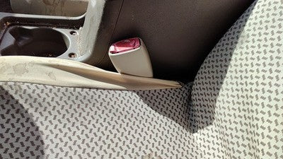 04-05 New Style Malibu Driver Left Front Seat Belt Buckle Receiver Neutral 52E