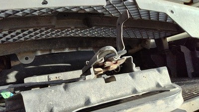 2003-2007 Silverado 1500 Hood Latch Assembly With Bracket Oem 25815981
